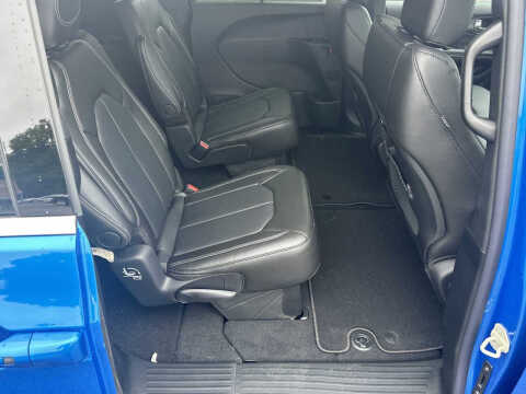 2027 Chrysler Pacifica Select