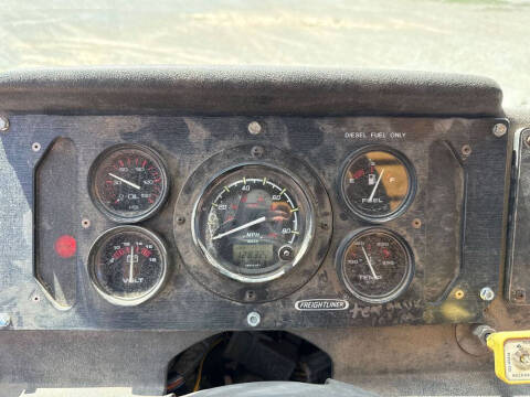 2000 Freightliner MT45 Chassis