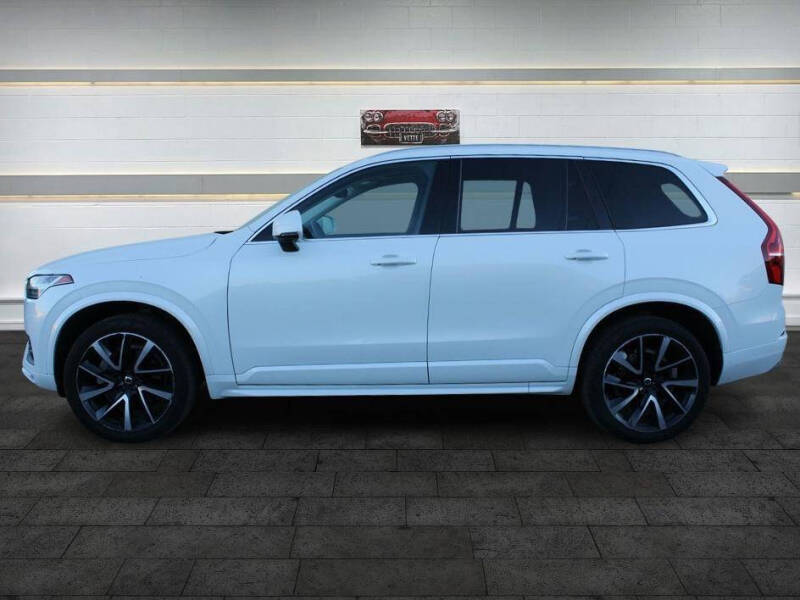 2020 Volvo XC90 T6 Momentum 6-Passenger