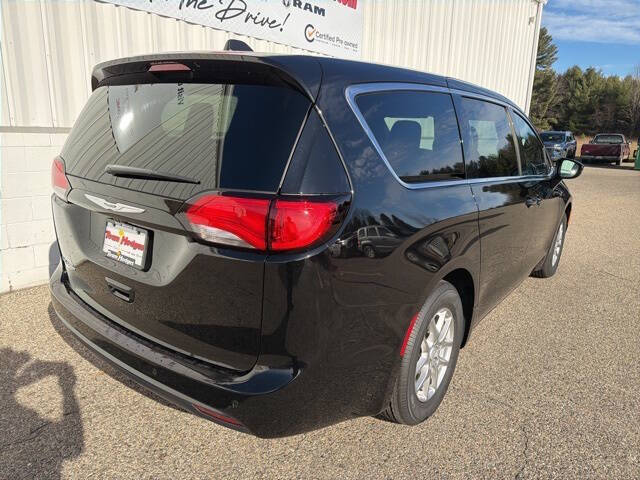 2026 Chrysler Voyager LX