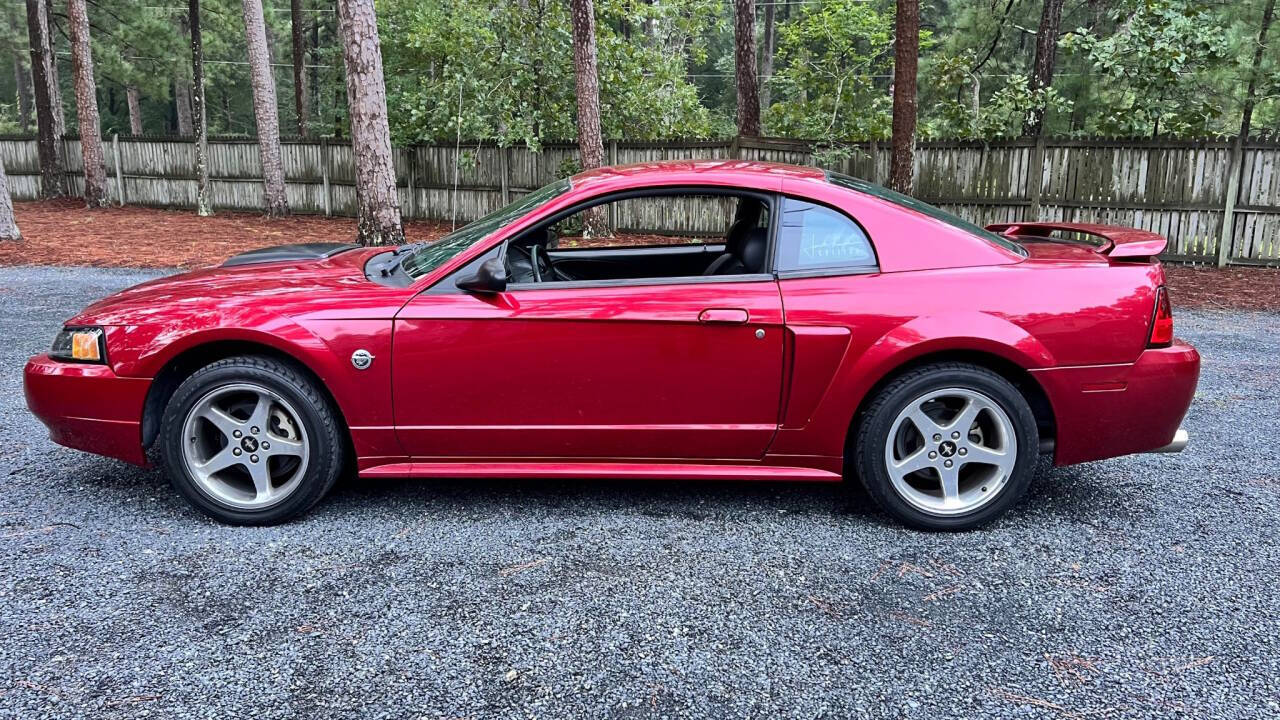 2004 Ford Mustang 16