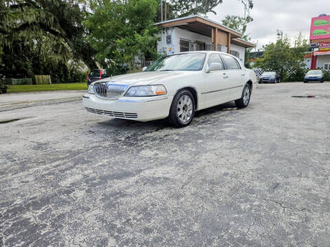 2005 Lincoln Town Car Signature Limited