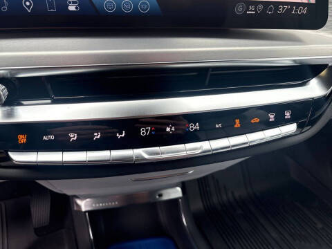 2025 Cadillac LYRIQ Luxury 2