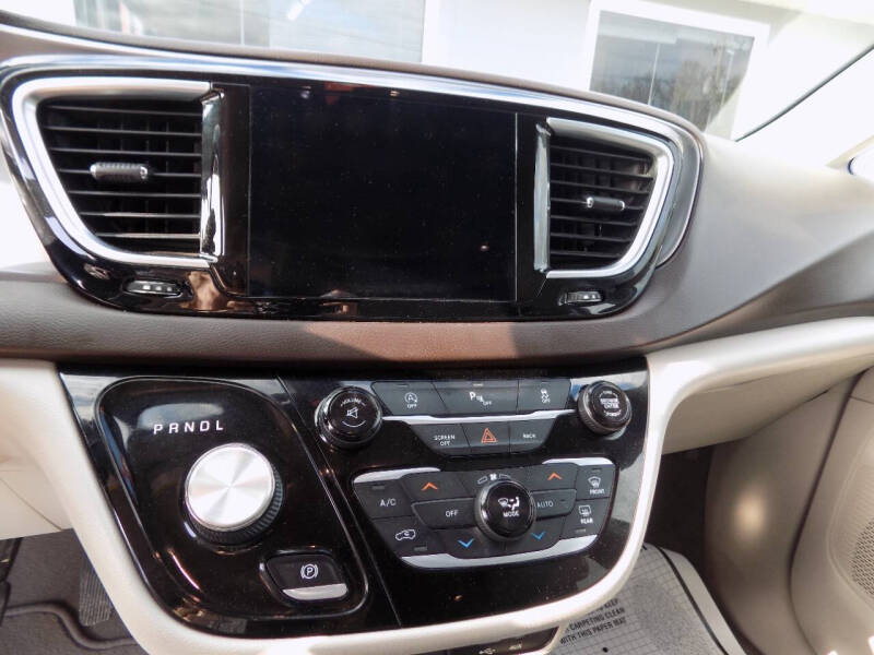 2017 Chrysler Pacifica Touring-L Plus
