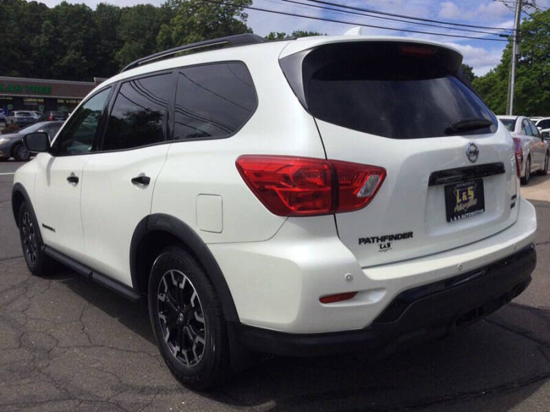 2020 Nissan Pathfinder SV