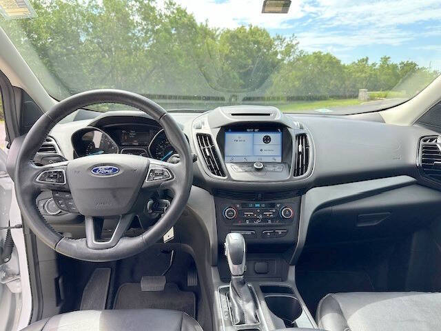 2018 Ford Escape SEL photo 21