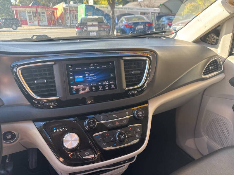 2020 Chrysler Pacifica Touring L