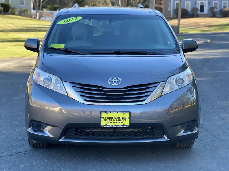 2017 Toyota Sienna LE 7-Passenger
