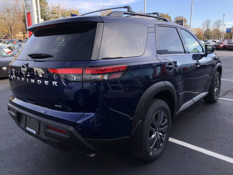2025 Nissan Pathfinder SV