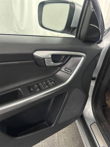 2017 Volvo XC60 T6 R-Design