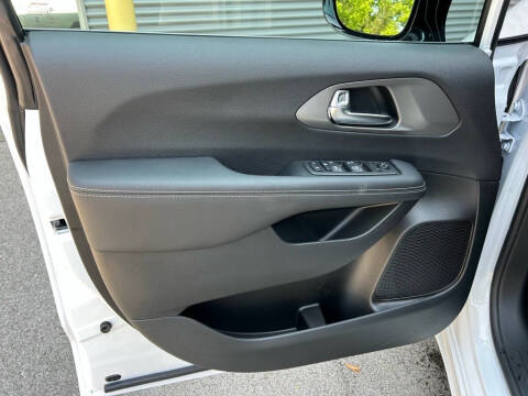 2025 Chrysler Voyager LX