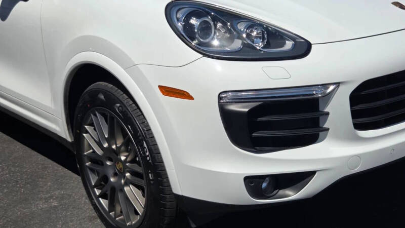 2017 Porsche Cayenne Platinum Edition