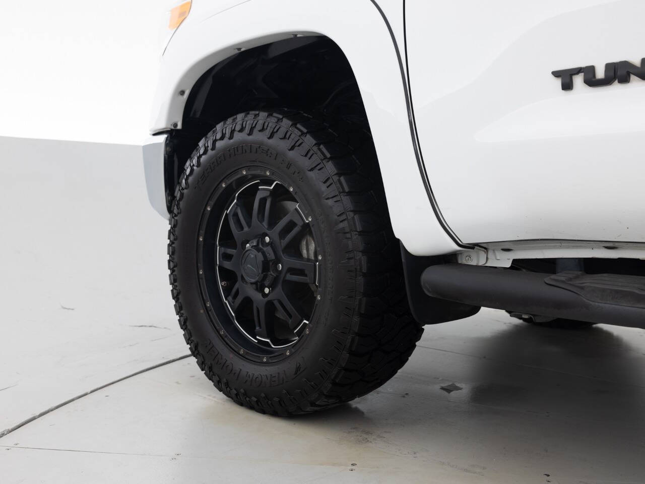 Used Car 2017 Toyota Tundra  Sr5 4x4 4dr Crewmax Cab Pickup Sb (5.7l V8 Ffv) For Sale Under $30,000 In Coal City, Illinois