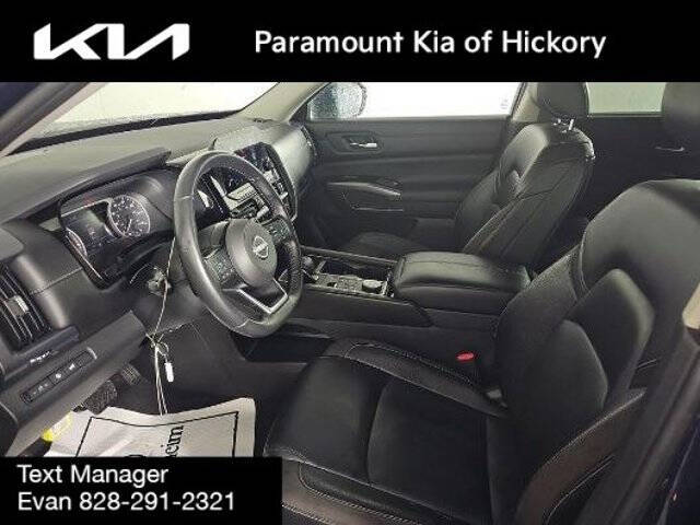 2022 Nissan Pathfinder SL