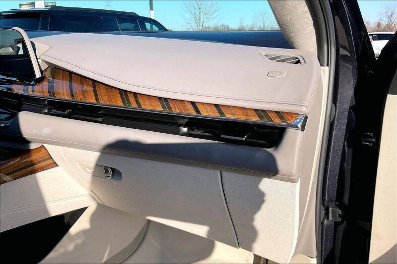 2023 Cadillac Escalade ESV Premium Luxury Platinum