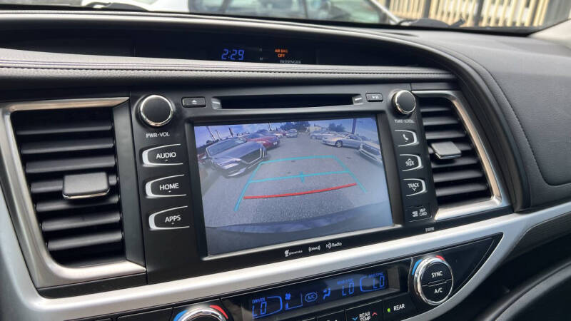 2019 Toyota Highlander SE