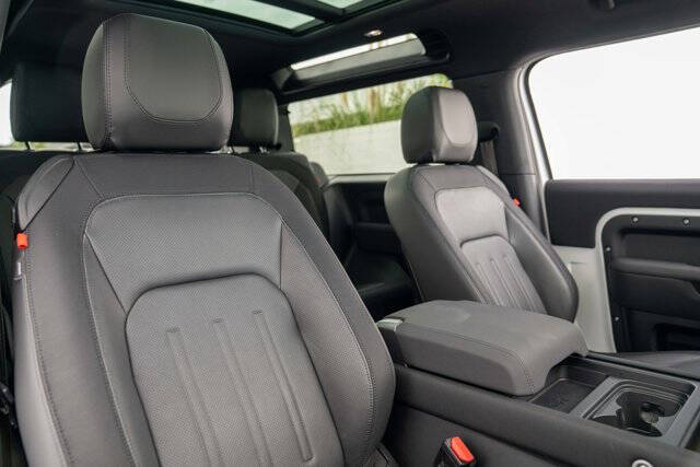 2022 Land Rover Defender 32