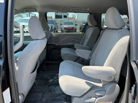 2017 Toyota Sienna LE 8-Passenger