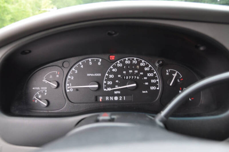 2001 Ford Explorer XLS