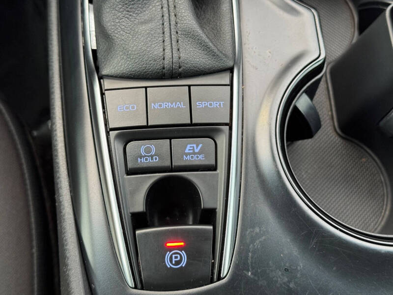 2020 Toyota Camry Hybrid LE