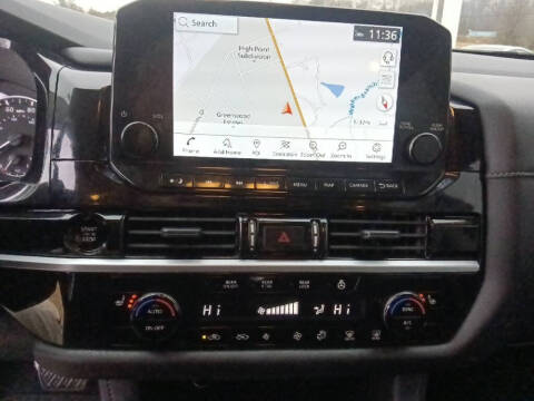 2025 Nissan Pathfinder SL