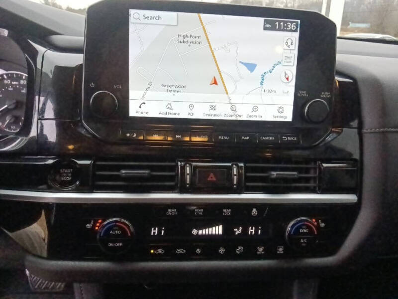 2025 Nissan Pathfinder SL