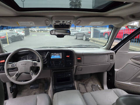 2003 GMC Yukon XL Denali