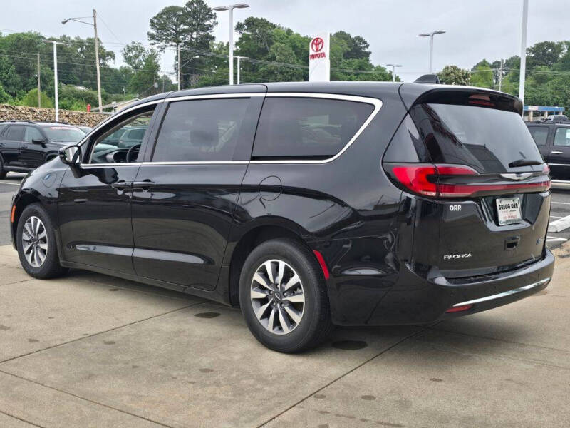2024 Chrysler Pacifica Plug-In Hybrid Select