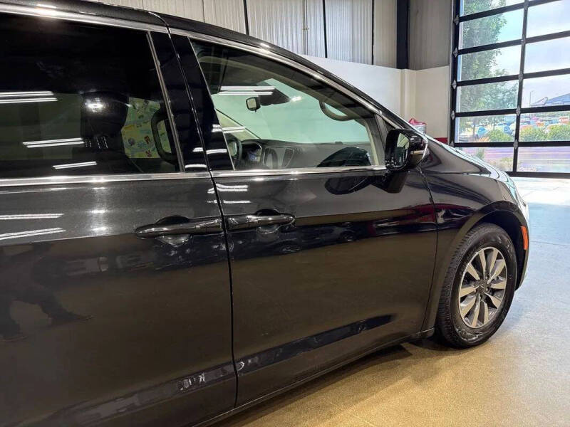 2024 Chrysler Pacifica Plug-In Hybrid Select