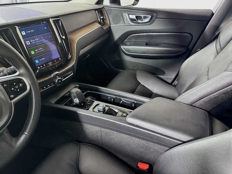 2023 Volvo XC60 B5 Plus Dark Theme