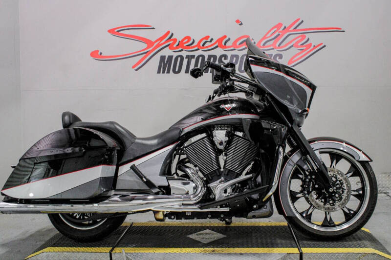 2016 Victory Magnum