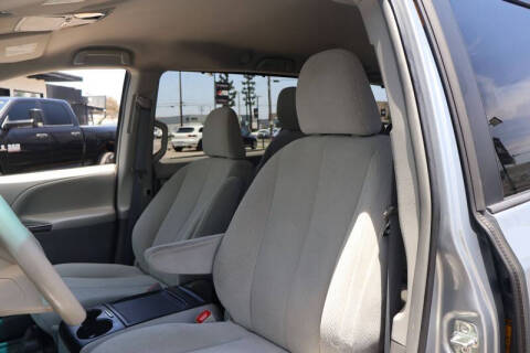 2014 Toyota Sienna LE 8-Passenger