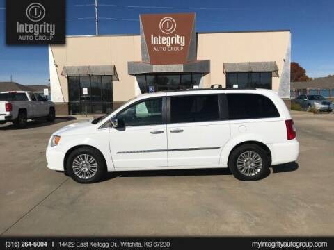 2016 Chrysler Town and Country for sale at Integrity Auto Group in Wichita KS