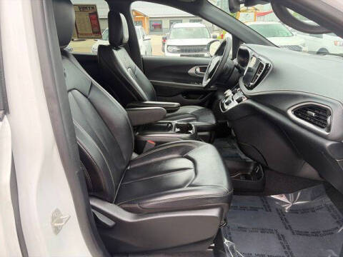 2024 Chrysler Pacifica Plug-In Hybrid Select