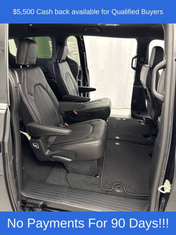 2026 Chrysler Pacifica Select