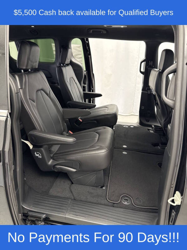 2026 Chrysler Pacifica Select