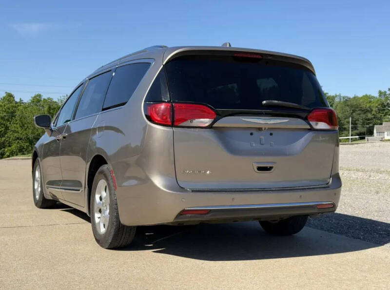 2017 Chrysler Pacifica Touring-L Plus