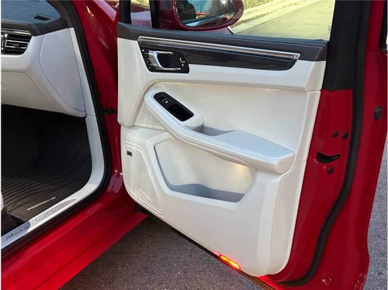 2020 Porsche Macan Turbo