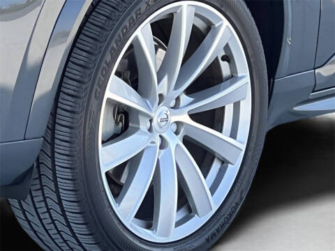 2022 Volvo XC90 T5 Momentum