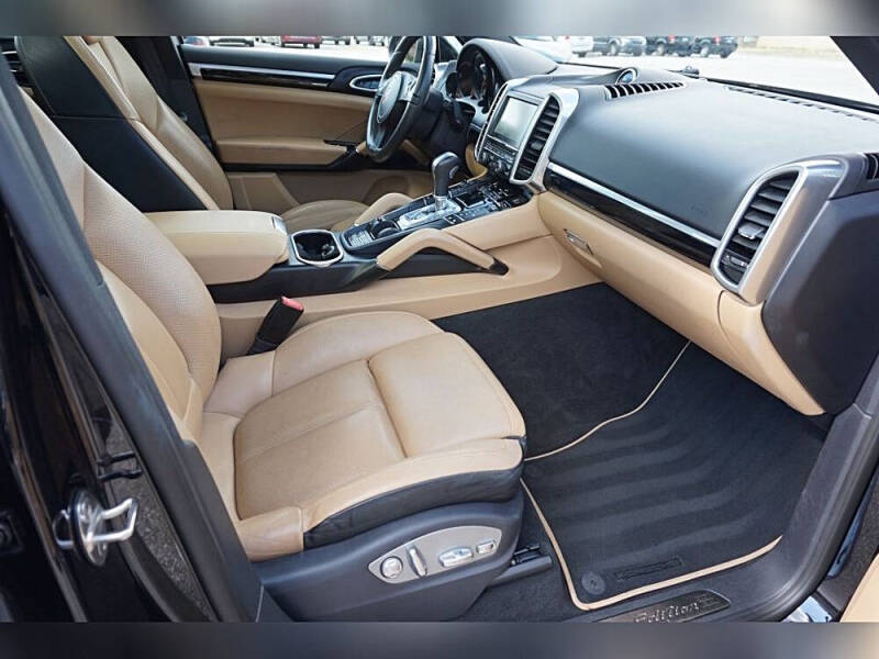 2014 Porsche Cayenne Platinum