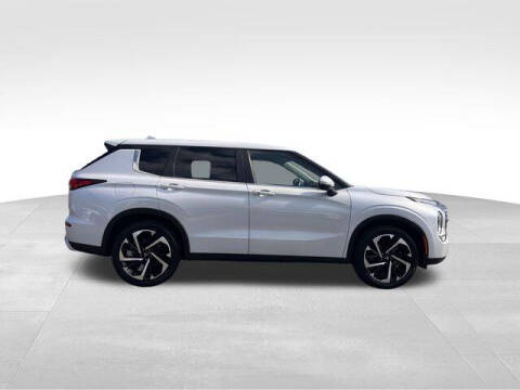 2023 Mitsubishi Outlander SE