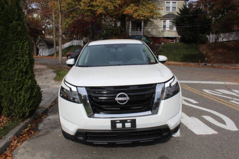 2022 Nissan Pathfinder SV