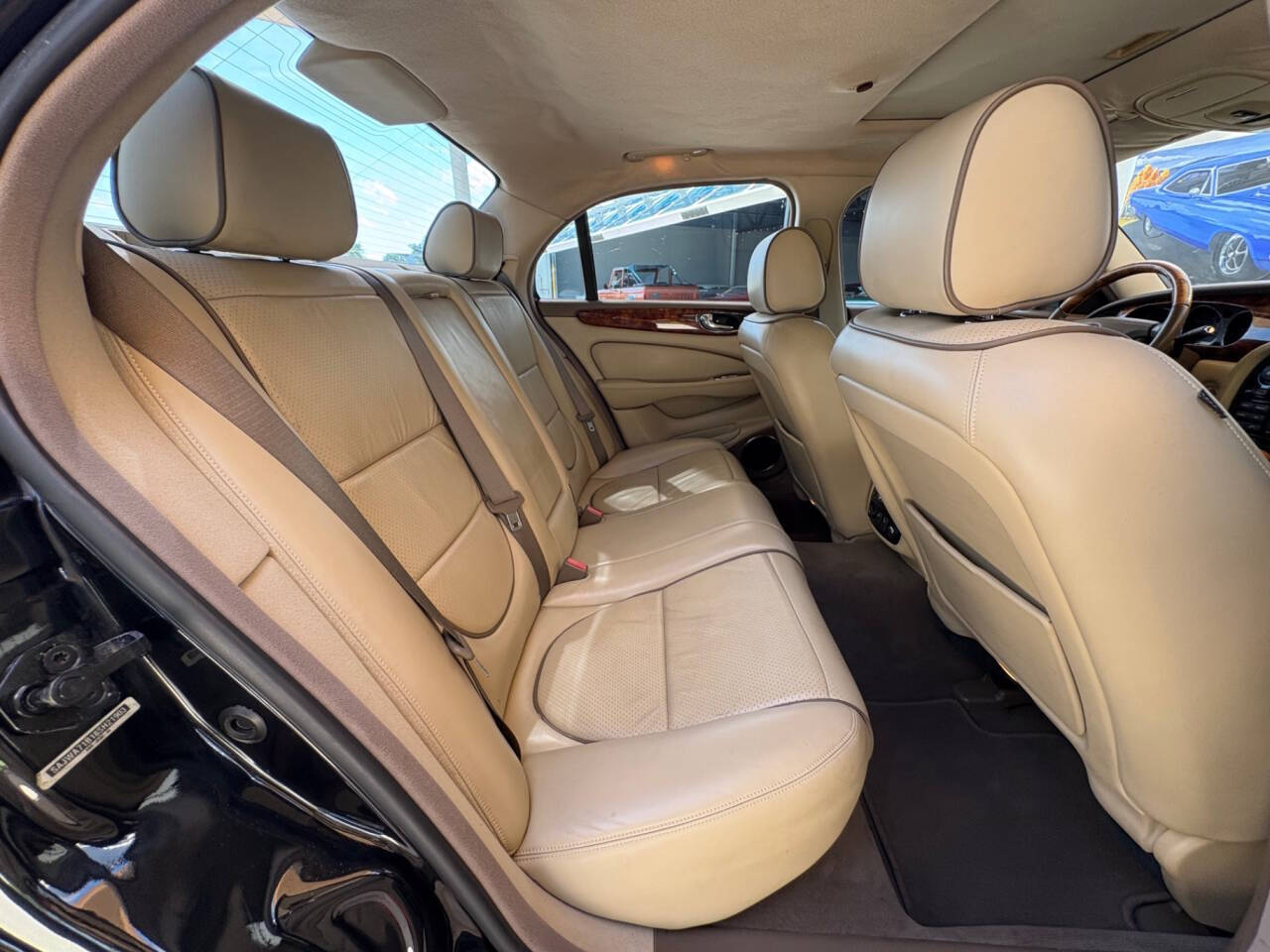 2008 Jaguar XJ-Series 32