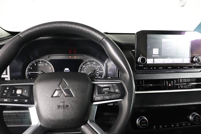2023 Mitsubishi Outlander ES