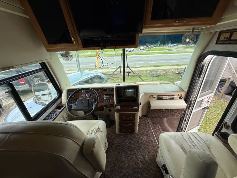 2005 Freightliner XCS Chassis