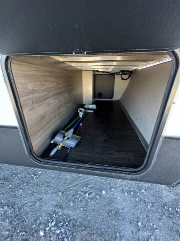 2018 Winnebago Winnie Plus 27RBDS