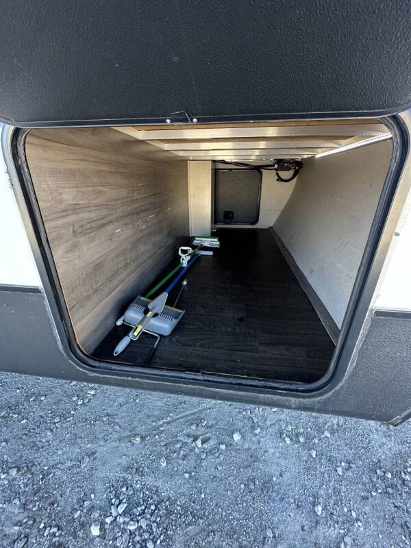 2018 Winnebago Winnie Plus 27RBDS