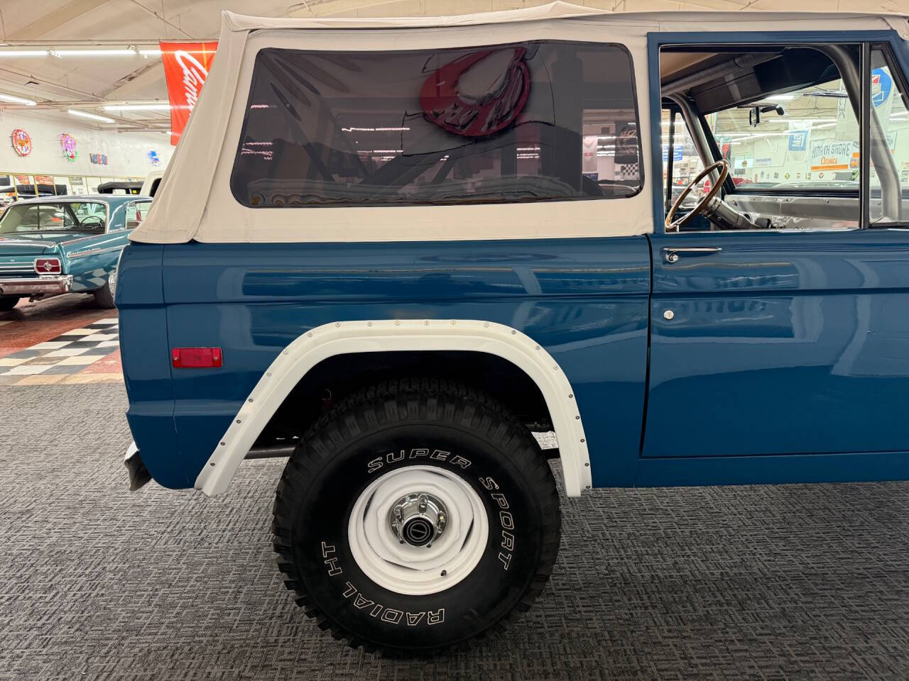 1971 Ford Bronco 40