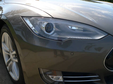 2015 Tesla Model S 70D