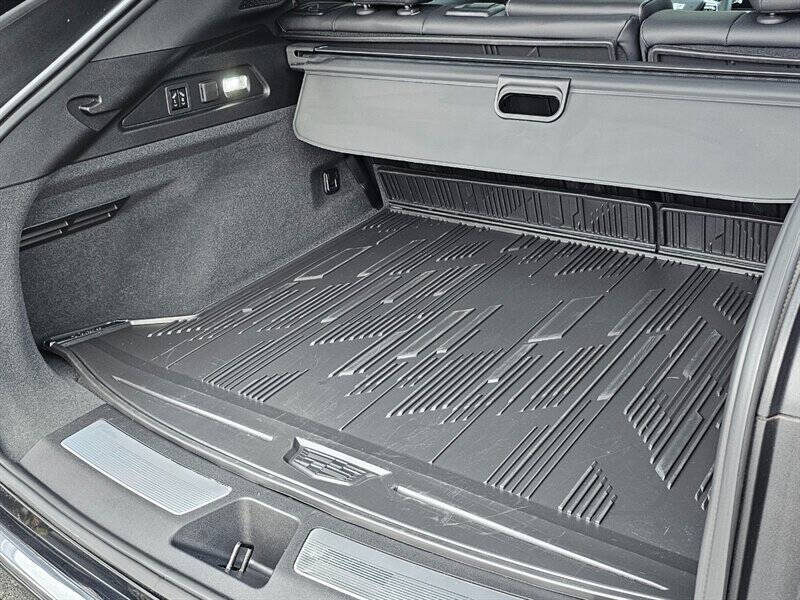 2024 Cadillac LYRIQ Luxury 3